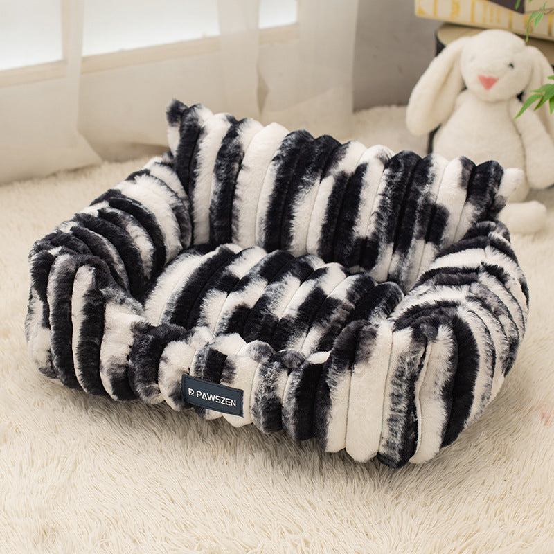 Large Plush Cat Sofa Bed – Soft Pet Couch for Cats & Small Pets